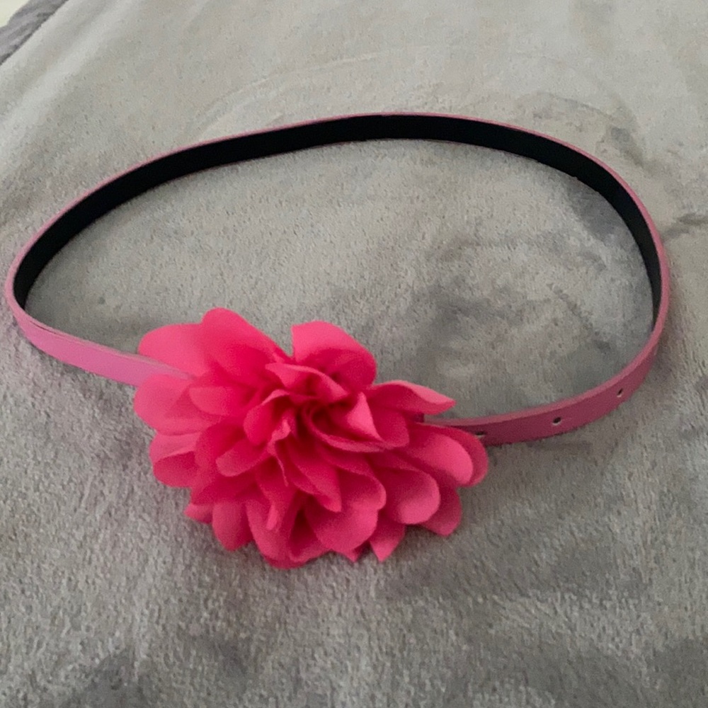 Girls belt with flower.